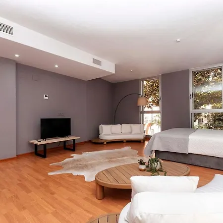 Modern 1st Floor Loft In