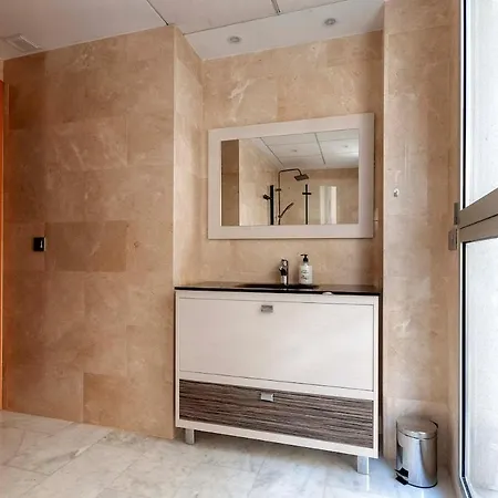 Modern 1st Floor Loft In Appartamento